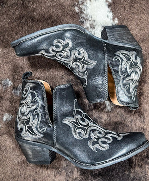 La Ponderosa Booties in Ebony - Ebony