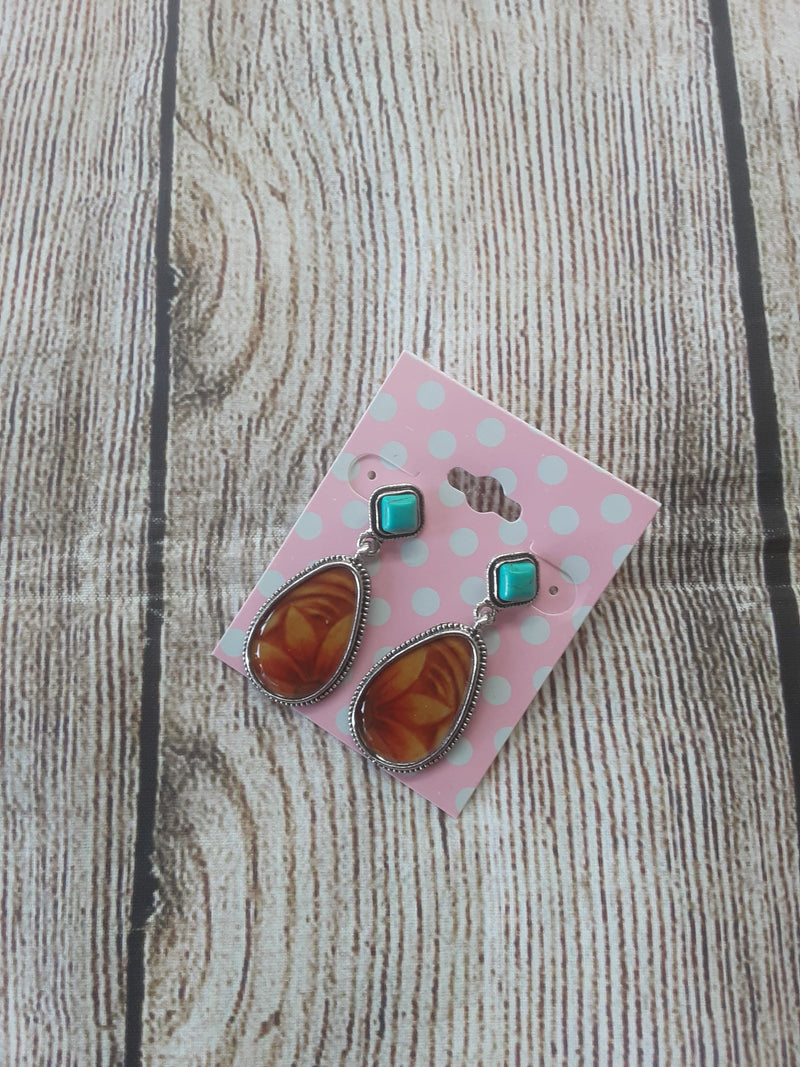 Turquoise stud earring with flower