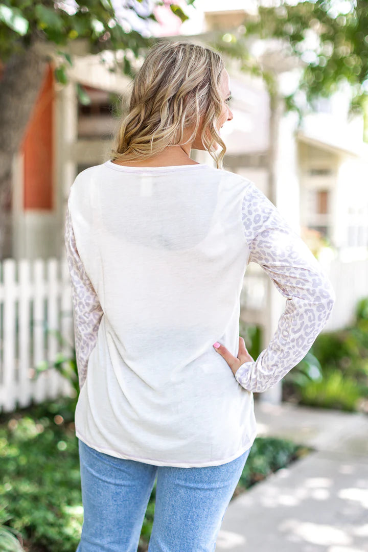 SNOW DAYS OFF LEOPARD LONG SLEEVES TOP, BEIGE